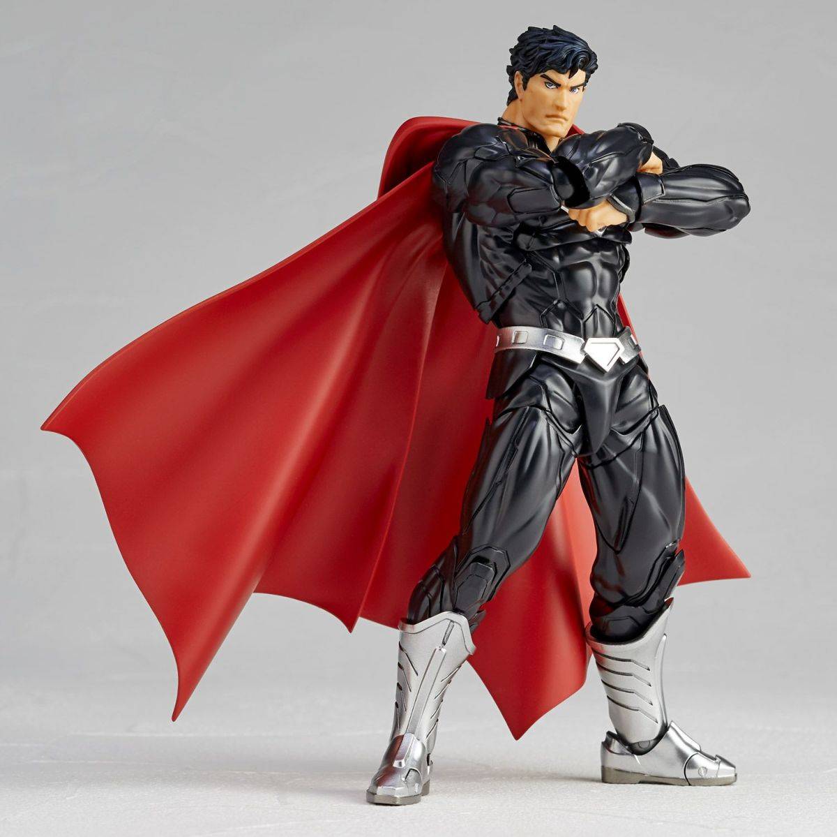 DC Comics: The New 52 – Amazing Yamaguchi Revoltech No.027EX Superman (Black Suit)