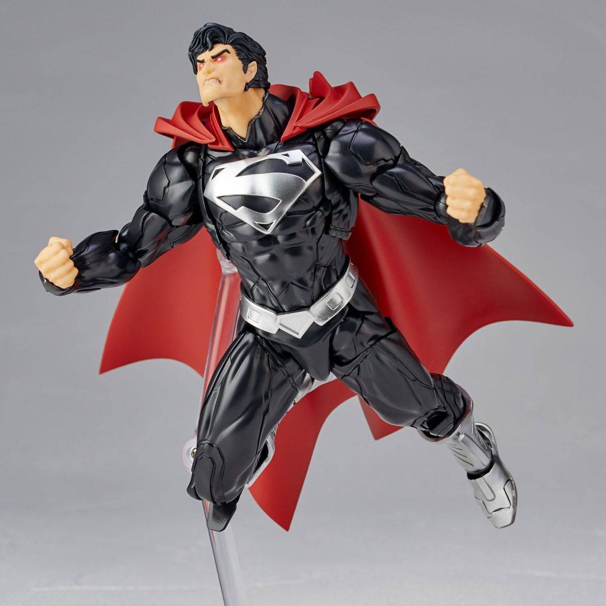 DC Comics: The New 52 – Amazing Yamaguchi Revoltech No.027EX Superman (Black Suit)