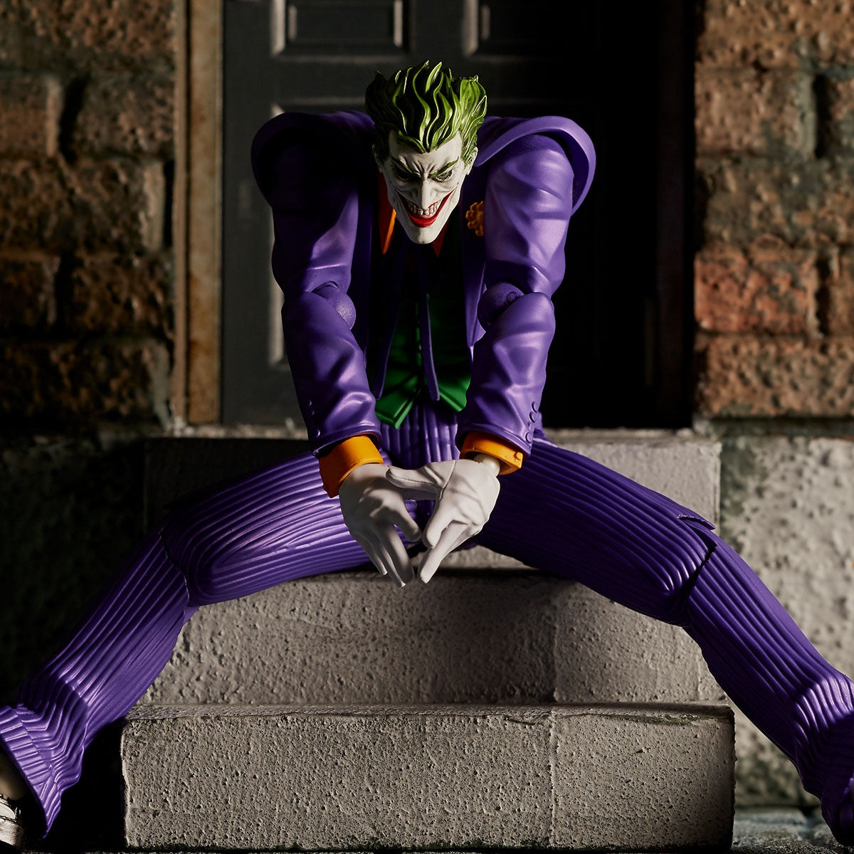 Kaiyodo Amazing Yamaguchi Revoltech Joker Action Figure – DC Comics