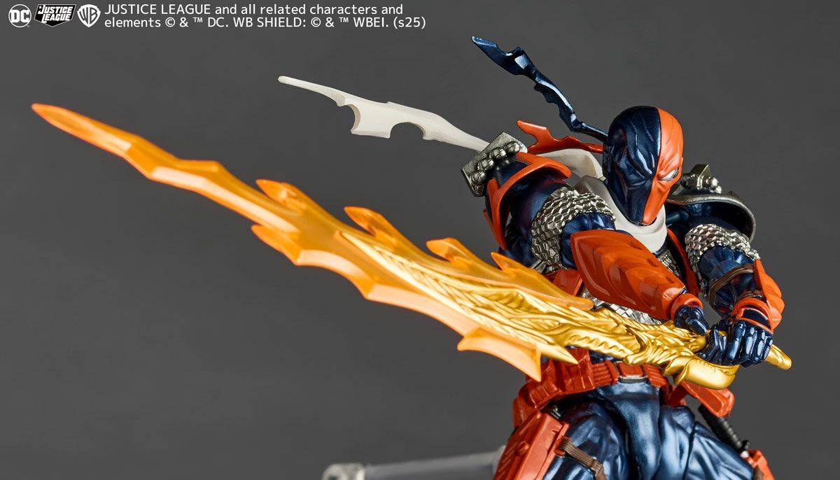 Amazing Yamaguchi Justice League Deathstroke Ver.1.5 Limited Edition by Kaiyodo with bonus accessories and stand