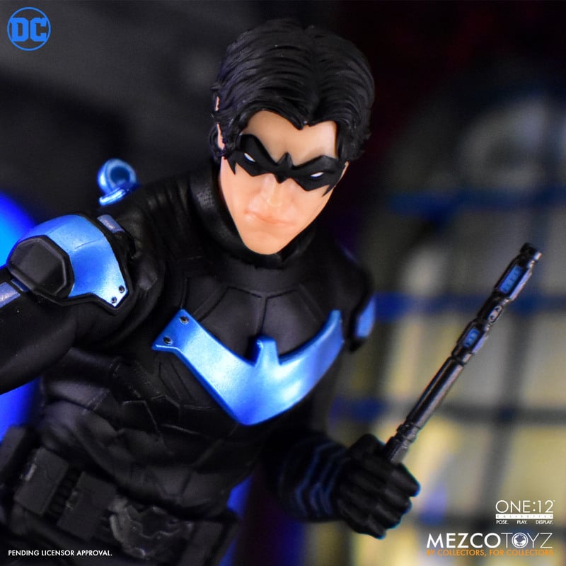 Mezco Toyz Nightwing One:12 Collective 1/12 Action Figure