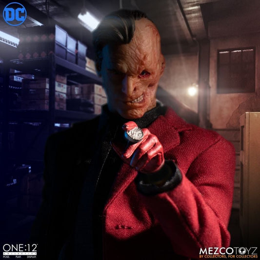 Mezco One:12 Collective – DC Comics – Two-Face action figure [Mezco Toyz]