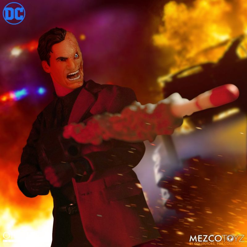 Mezco One:12 Collective – DC Comics – Two-Face action figure [Mezco Toyz]