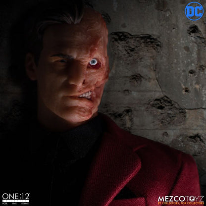 Mezco One:12 Collective – DC Comics – Two-Face action figure [Mezco Toyz]