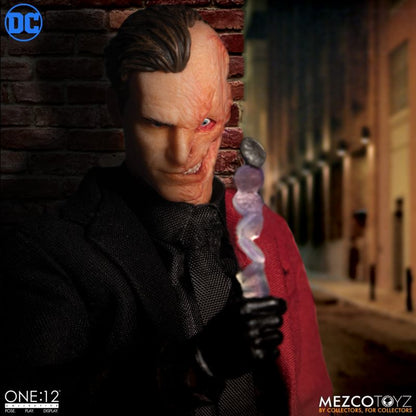 Mezco One:12 Collective – DC Comics – Two-Face action figure [Mezco Toyz]