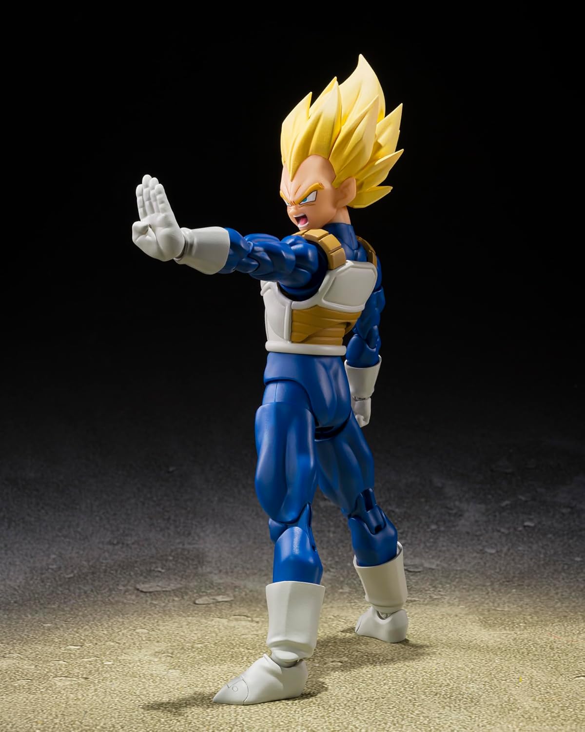 Bandai S.H.Figuarts Dragon Ball Z Super Saiyan Vegeta (Dangerous Pride) 1/12 Action Figure