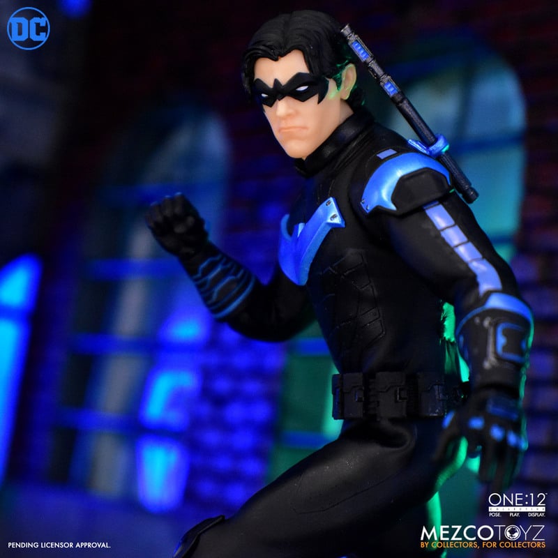 Mezco Toyz Nightwing One:12 Collective 1/12 Action Figure