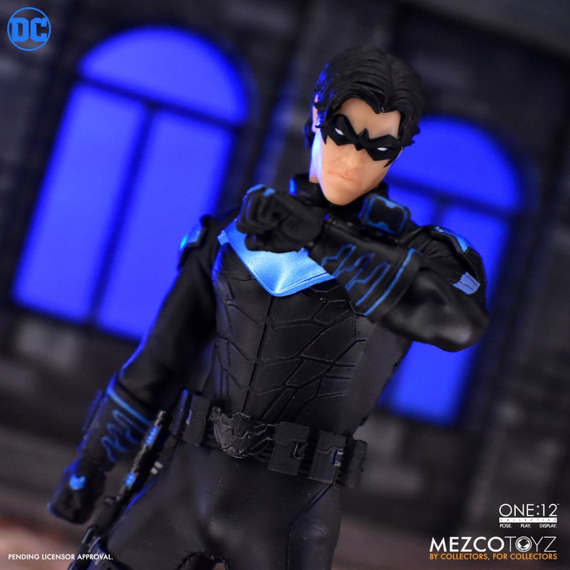 Mezco Toyz Nightwing One:12 Collective 1/12 Action Figure